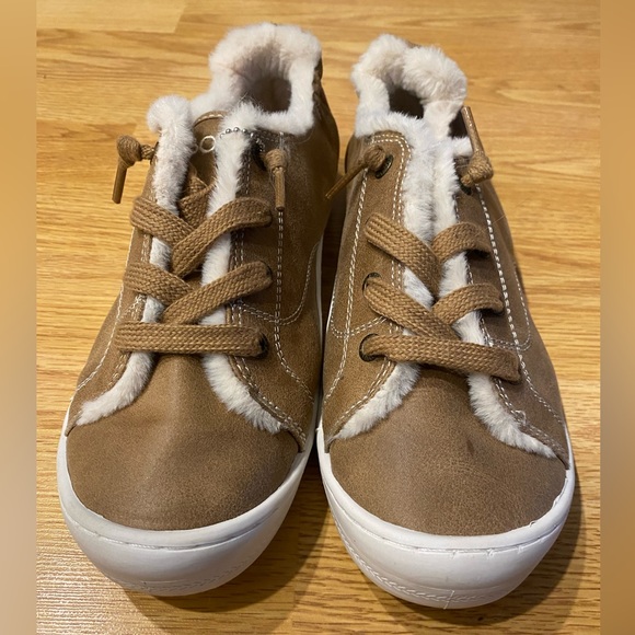 Bob’s Memory Foam Shoes - Picture 1 of 3